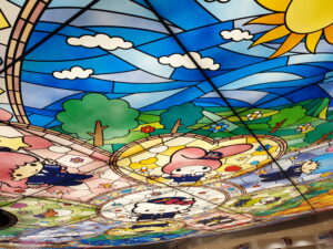 サンリオのステンドグラス風の天板